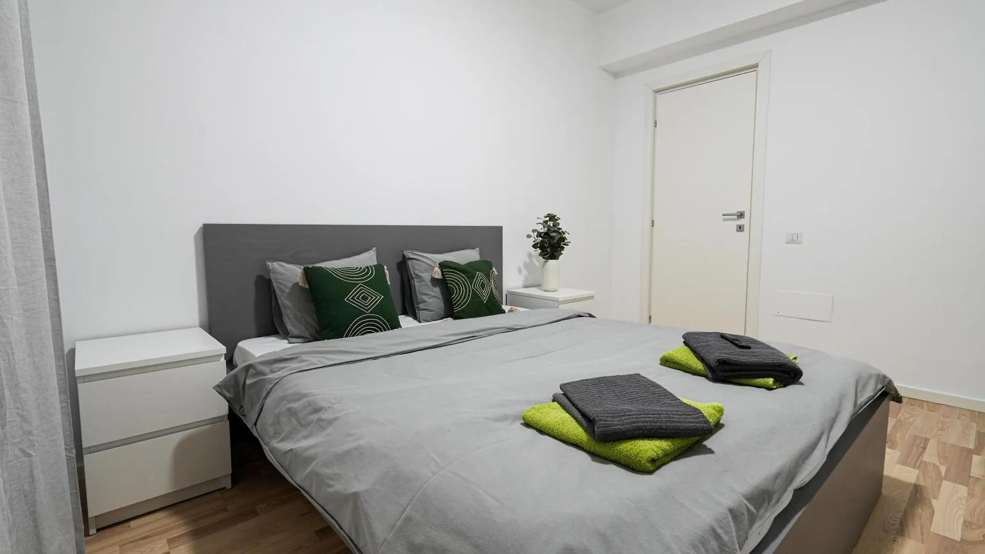 Gabi - Chic Apt With Parking Close To Veranda Mall Bucharest