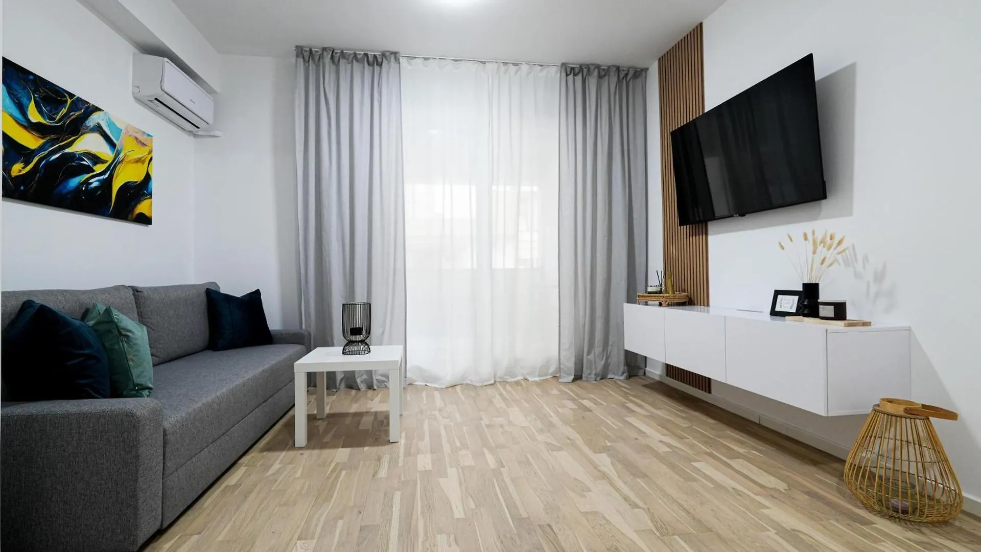 Gabi - Chic Apt With Parking Close To Veranda Mall Bucharest 0*,