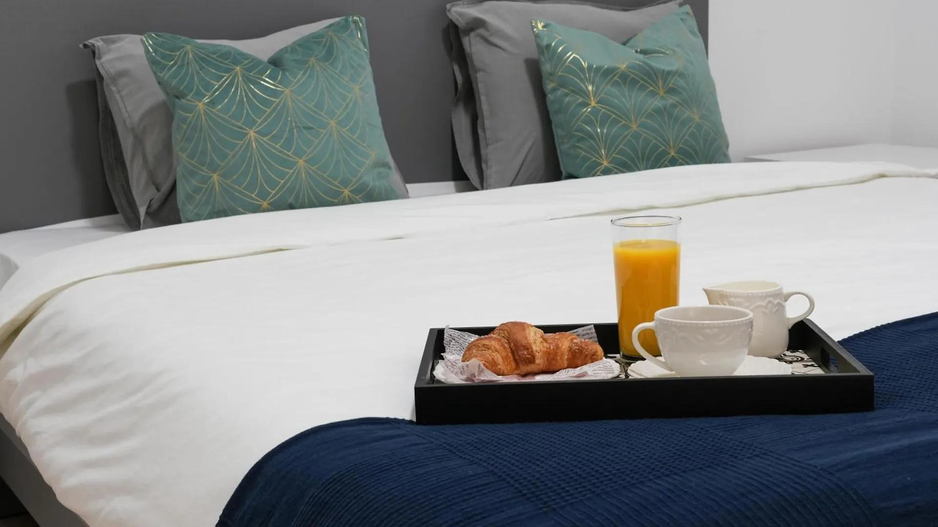 Apartment Gabi - Chic Apt With Parking Close To Veranda Mall Bukarest