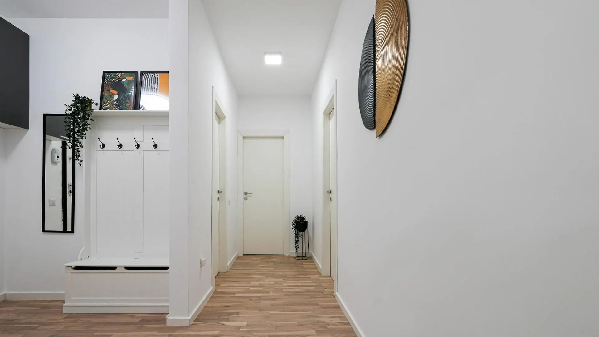Gabi - Chic Apt With Parking Close To Veranda Mall Bukarest Rumänien