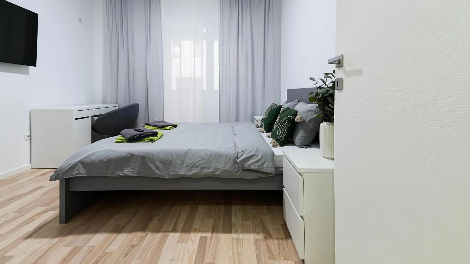 Gabi - Chic Apt With Parking Close To Veranda Mall Bükreş 0*,