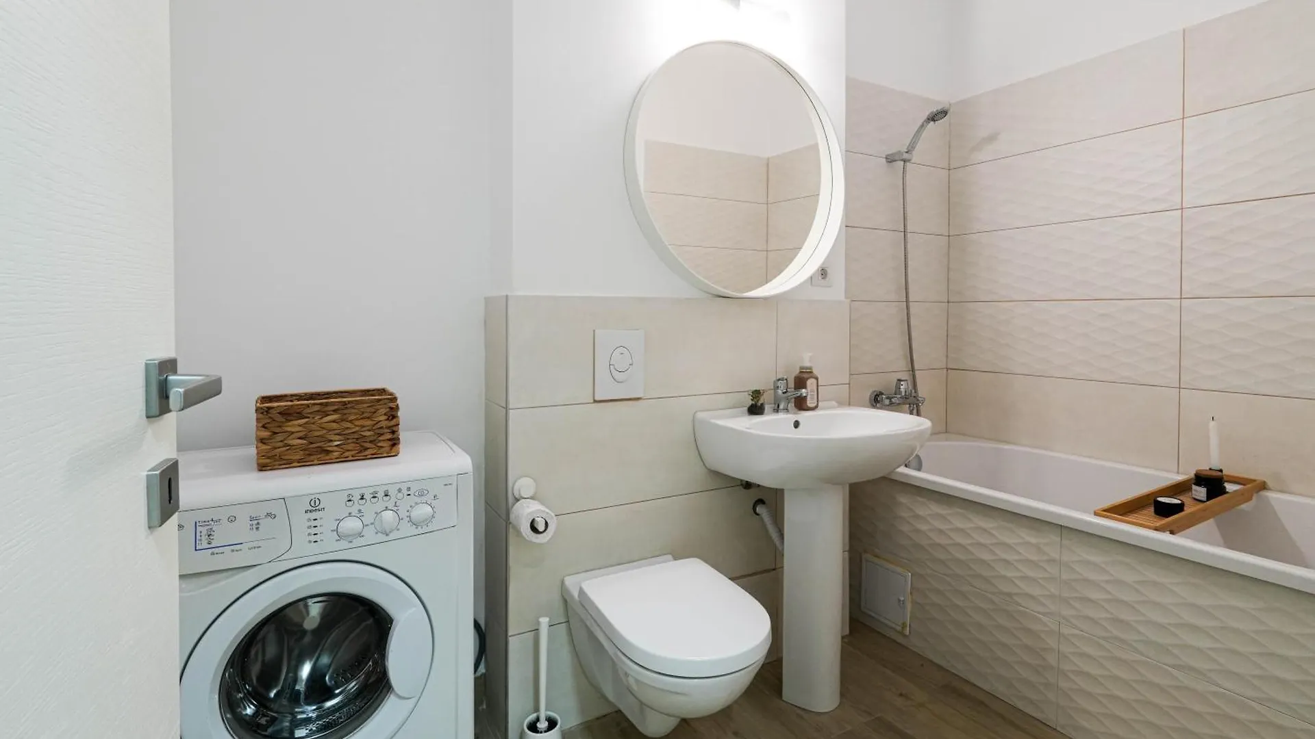 Gabi - Chic Apt With Parking Close To Veranda Mall Bucharest